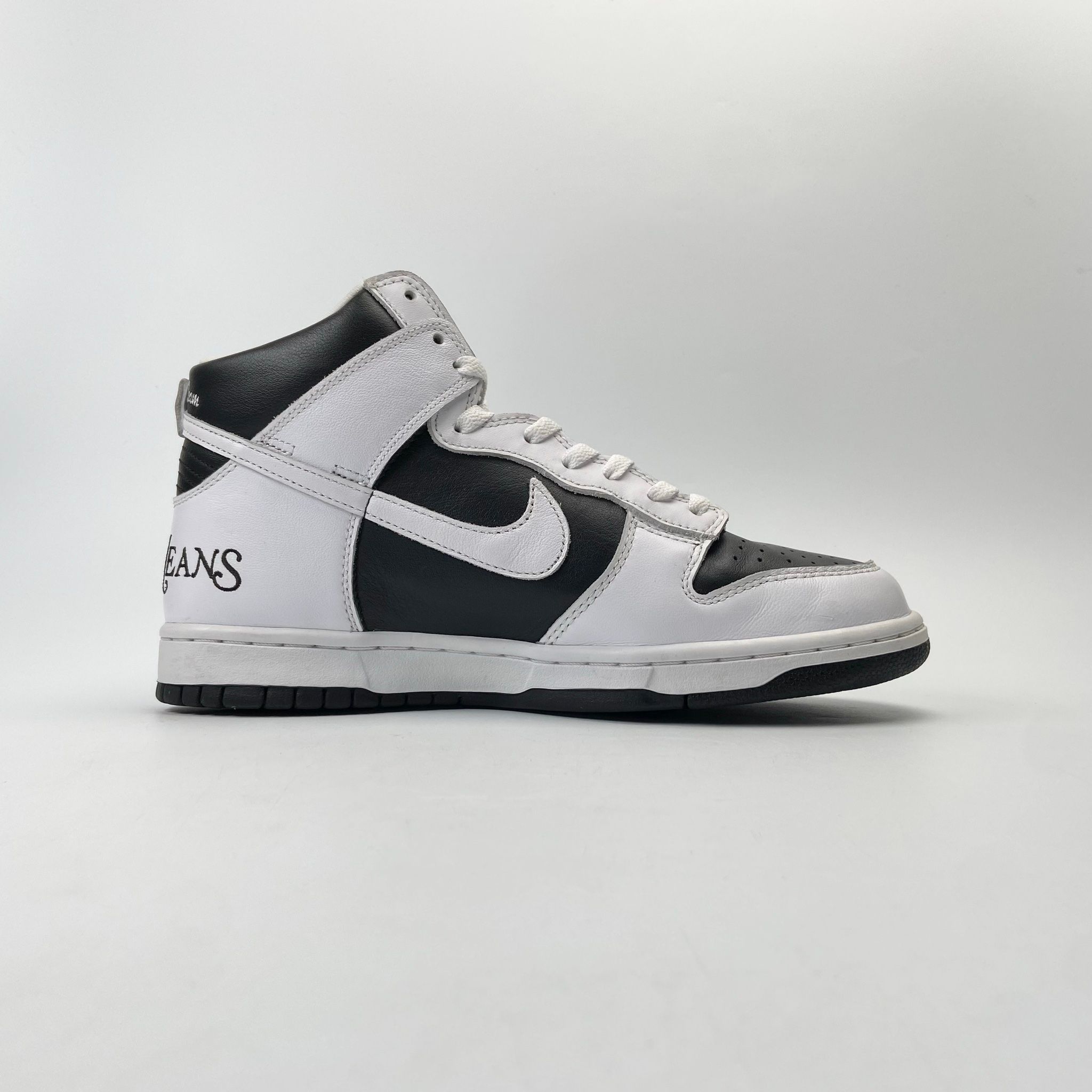 NIKE SB DUNK HIGH SUPREME BY ANY MEANS BLACK DN3741-002