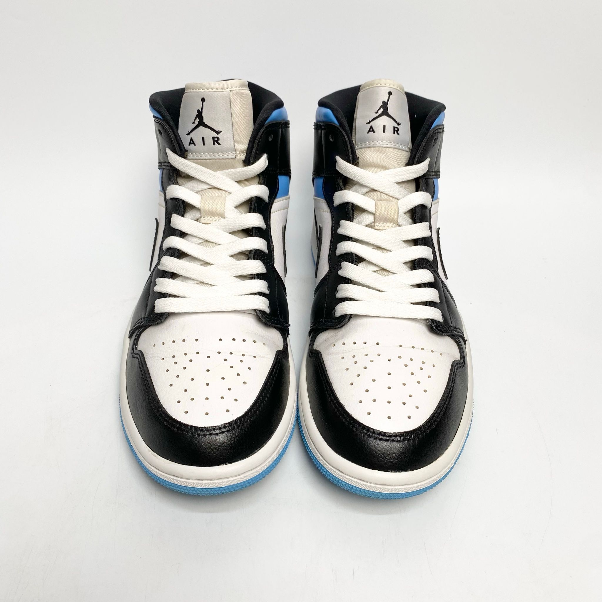 NIKE WMNS AIR JORDAN 1 MID UNIVERSITY BLUE BQ6472-102