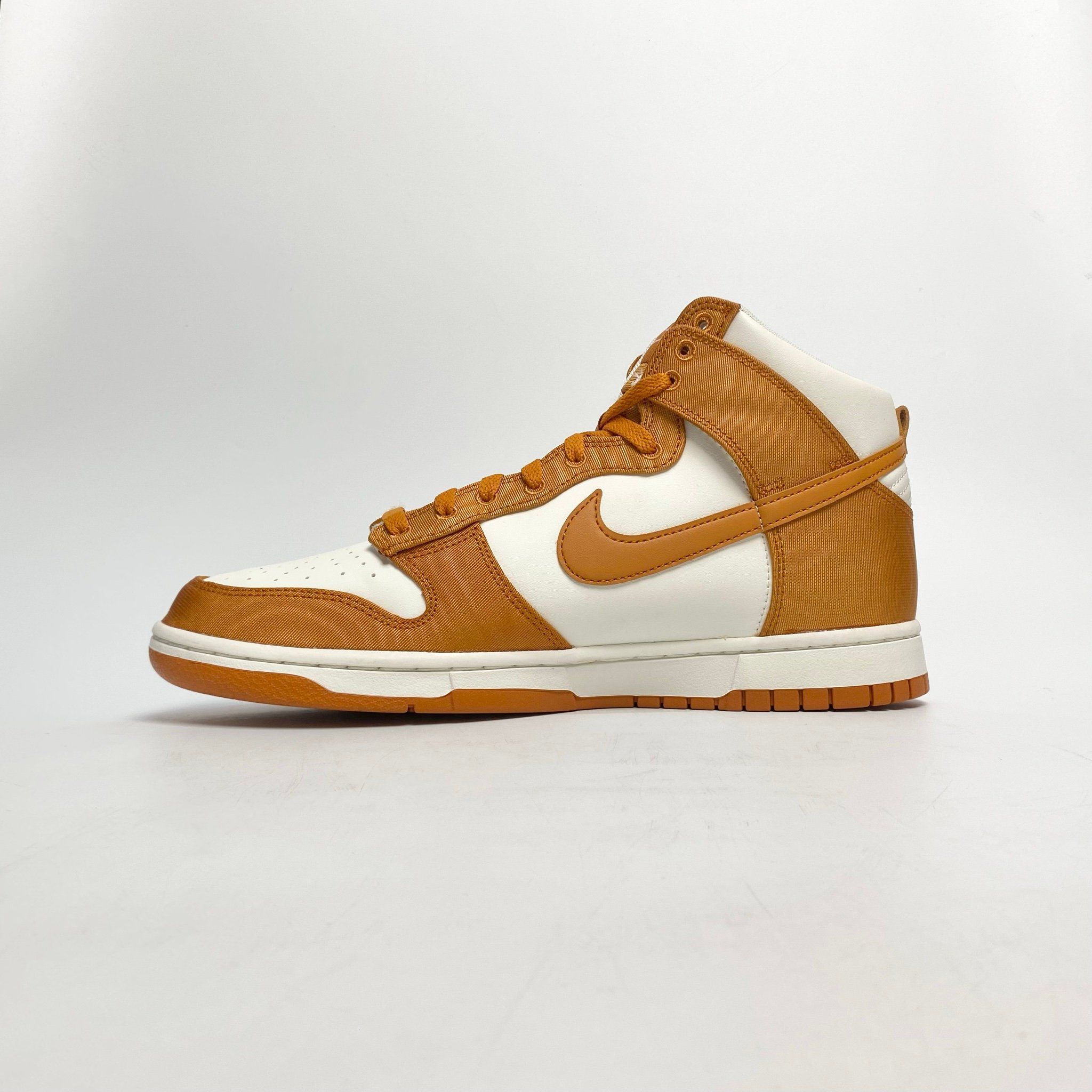 NIKE DUNK HIGH RETRO SE MONARCH DV7223-800