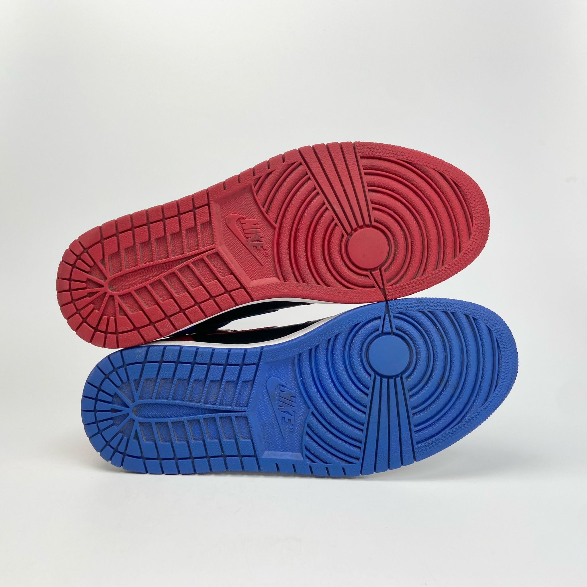 NIKE AIR JORDAN 1 RETRO TOP 3 555088-026