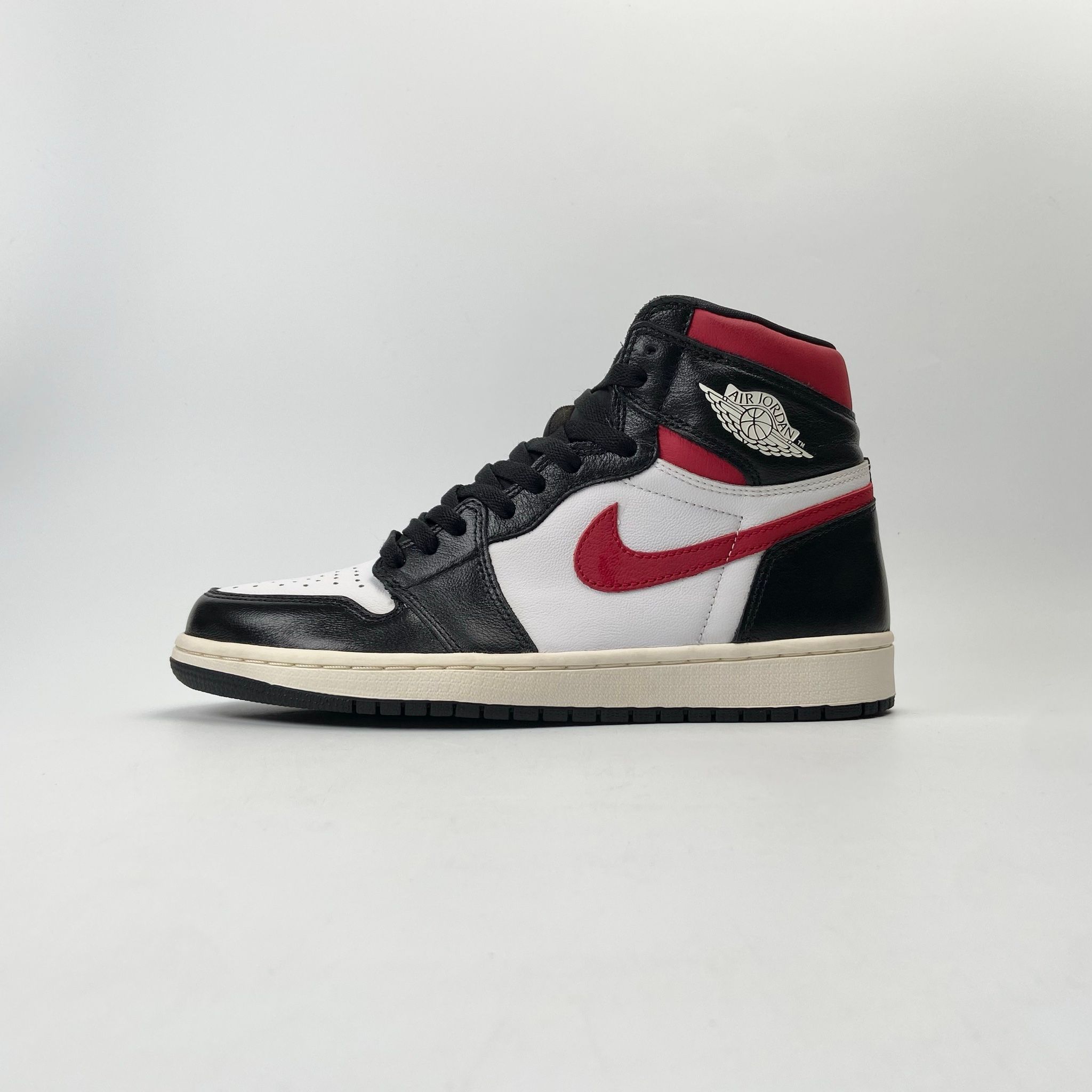 NIKE AIR JORDAN 1 RETRO HIGH OG GYM RED - 555088-061