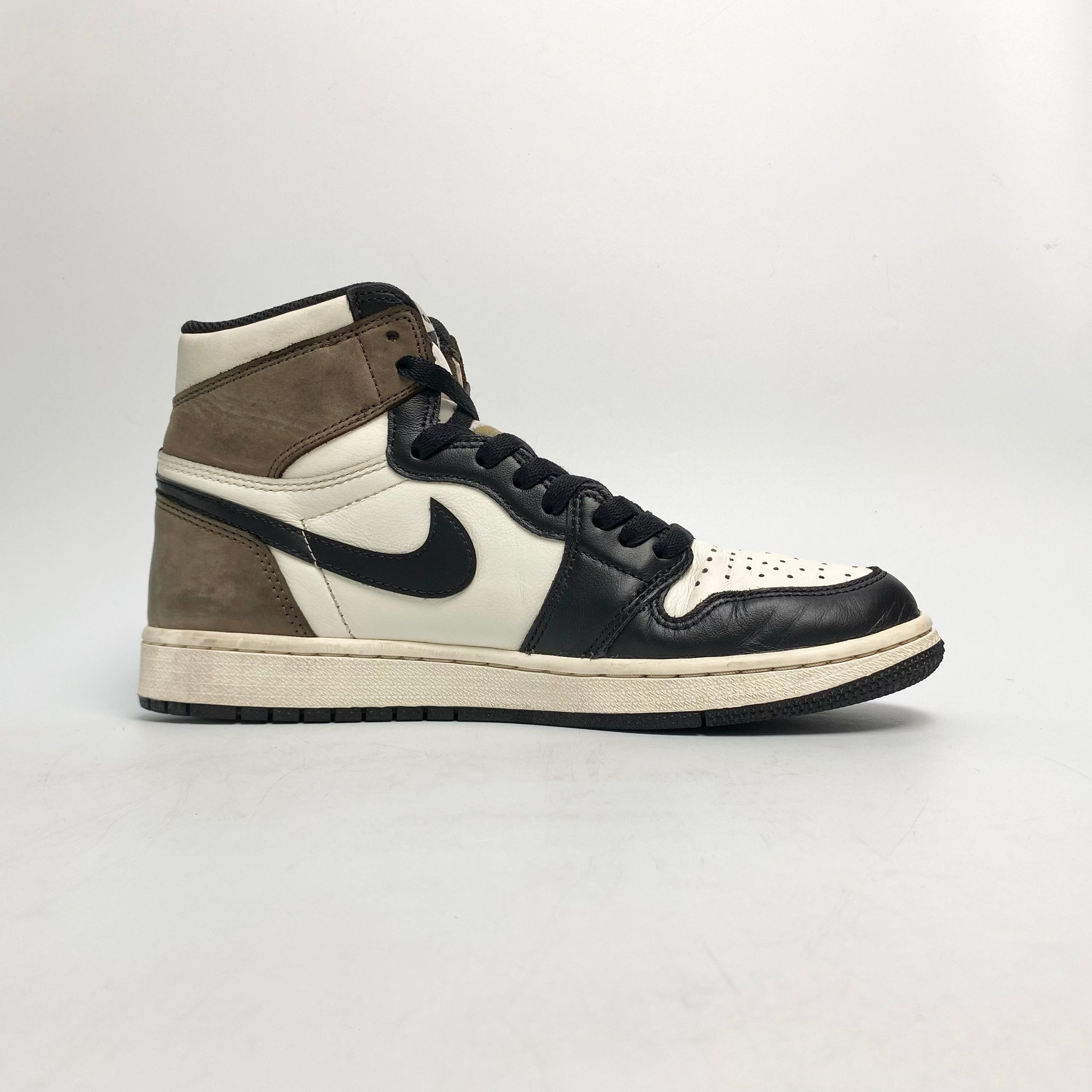NIKE AIR JORDAN 1 RETRO HIGH OG DARK MOCHA 555088-105