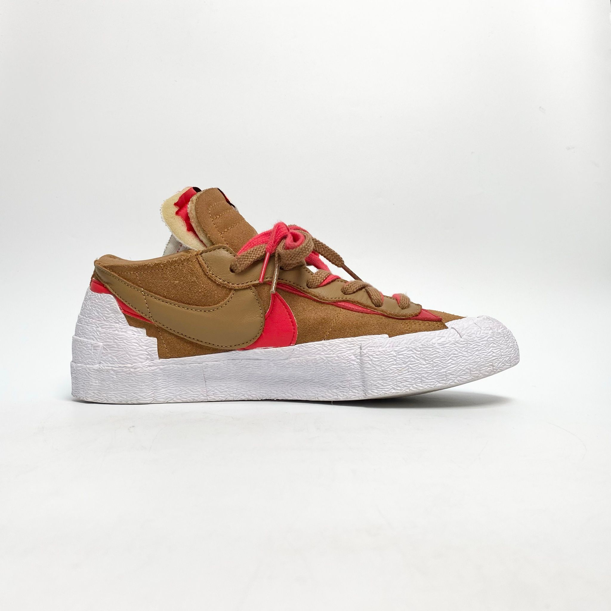 NIKE SACAI X BLAZER LOW BRITISH TAN DD1877-200