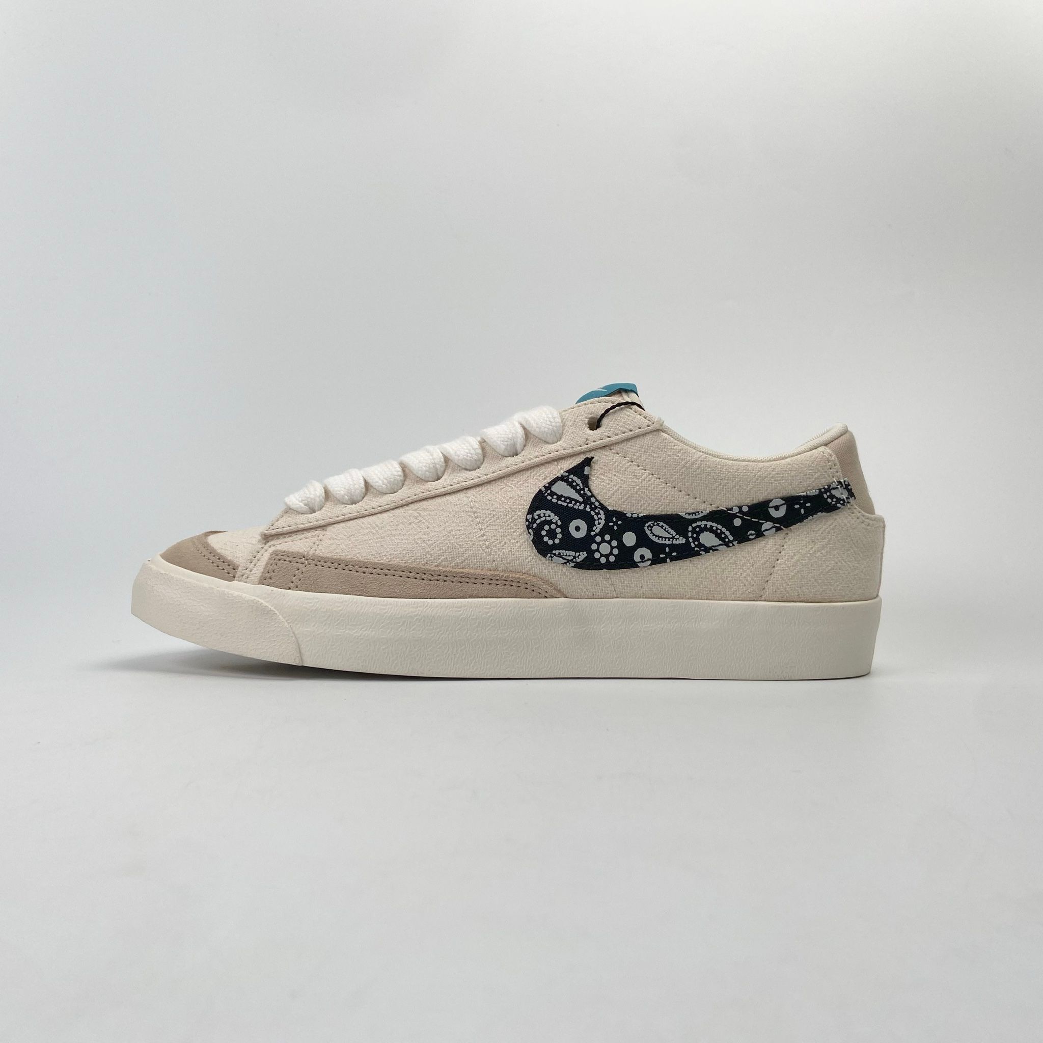NIKE BLAZER LOW PAISLEY SWOOSH - DJ4665-100