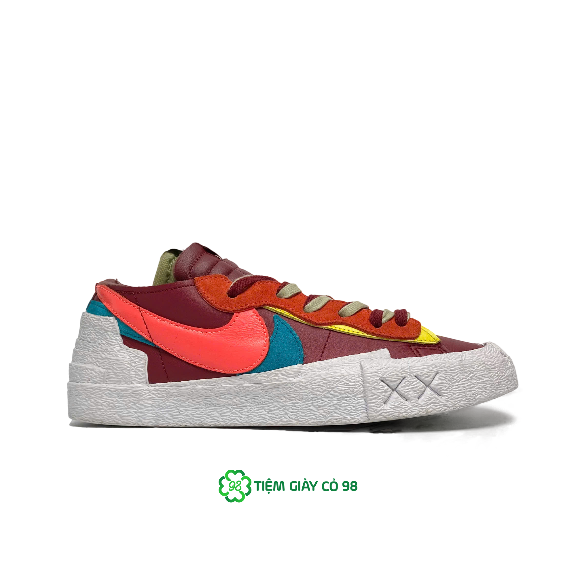 NIKE KAWS X SACAI X BLAZER LOW TEAM RED DM7901-600