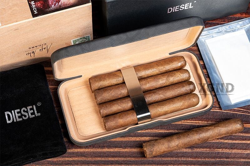 Hộp Đựng Cigar 4 Điếu Cầm Tay Diesel Chính Hãng