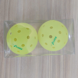 Bóng Pickleball: Bóng thông thường (màu vàng) | Bóng thi đấu chuyên nghiệp 101P (màu xanh nhạt)