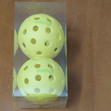 Bóng Pickleball: Bóng thông thường (màu vàng) | Bóng thi đấu chuyên nghiệp 101P (màu xanh nhạt)