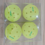 Bóng Pickleball: Bóng thông thường (màu vàng) | Bóng thi đấu chuyên nghiệp 101P (màu xanh nhạt)