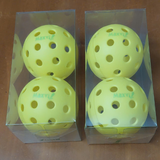 Bóng Pickleball: Bóng thông thường (màu vàng) | Bóng thi đấu chuyên nghiệp 101P (màu xanh nhạt)