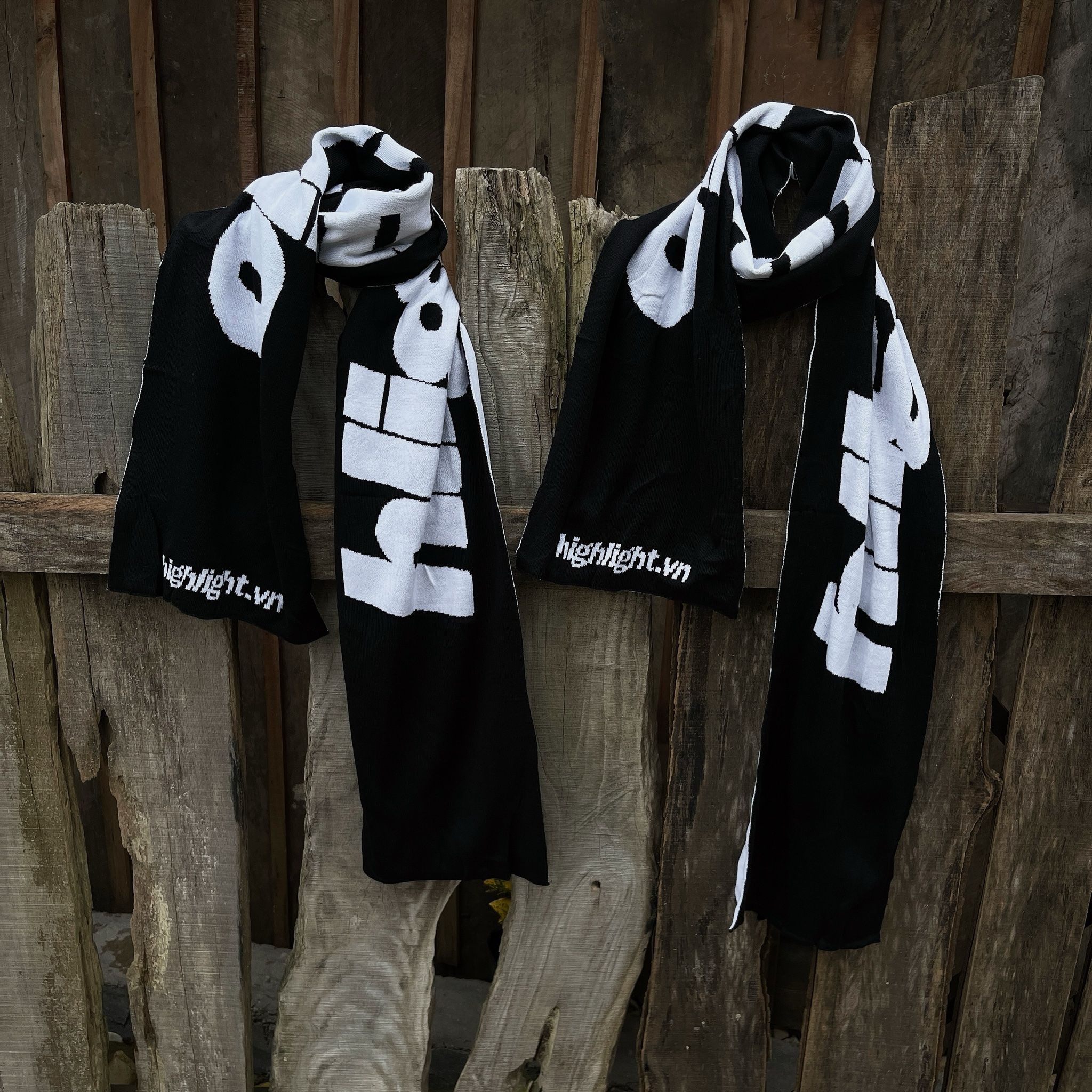 HLIGHT STUDIO SCARF