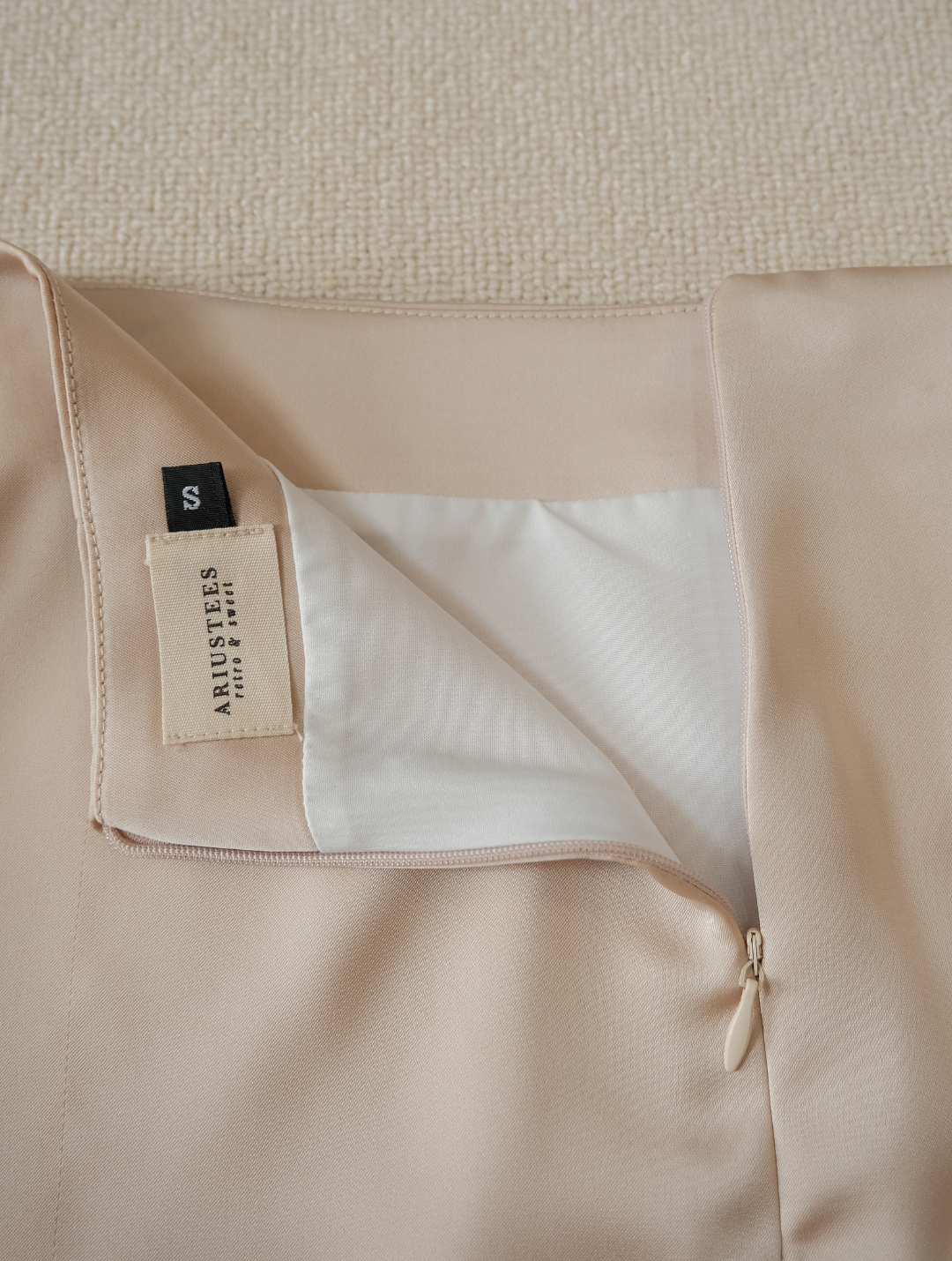 SILKY MIDI SKIRT - BEIGE