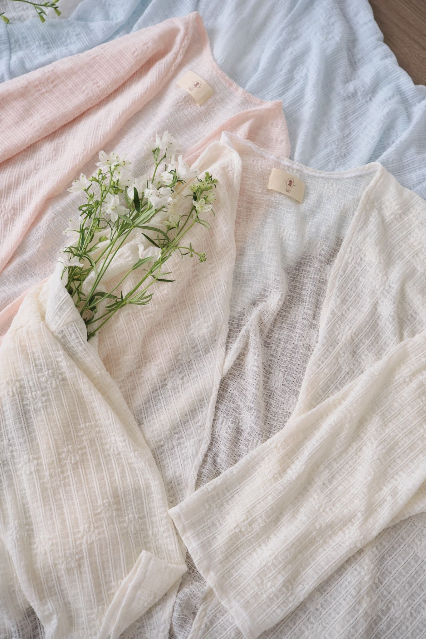 SLIM CARDIGAN - WHITE ( Pre order 18/8 trả đơn)