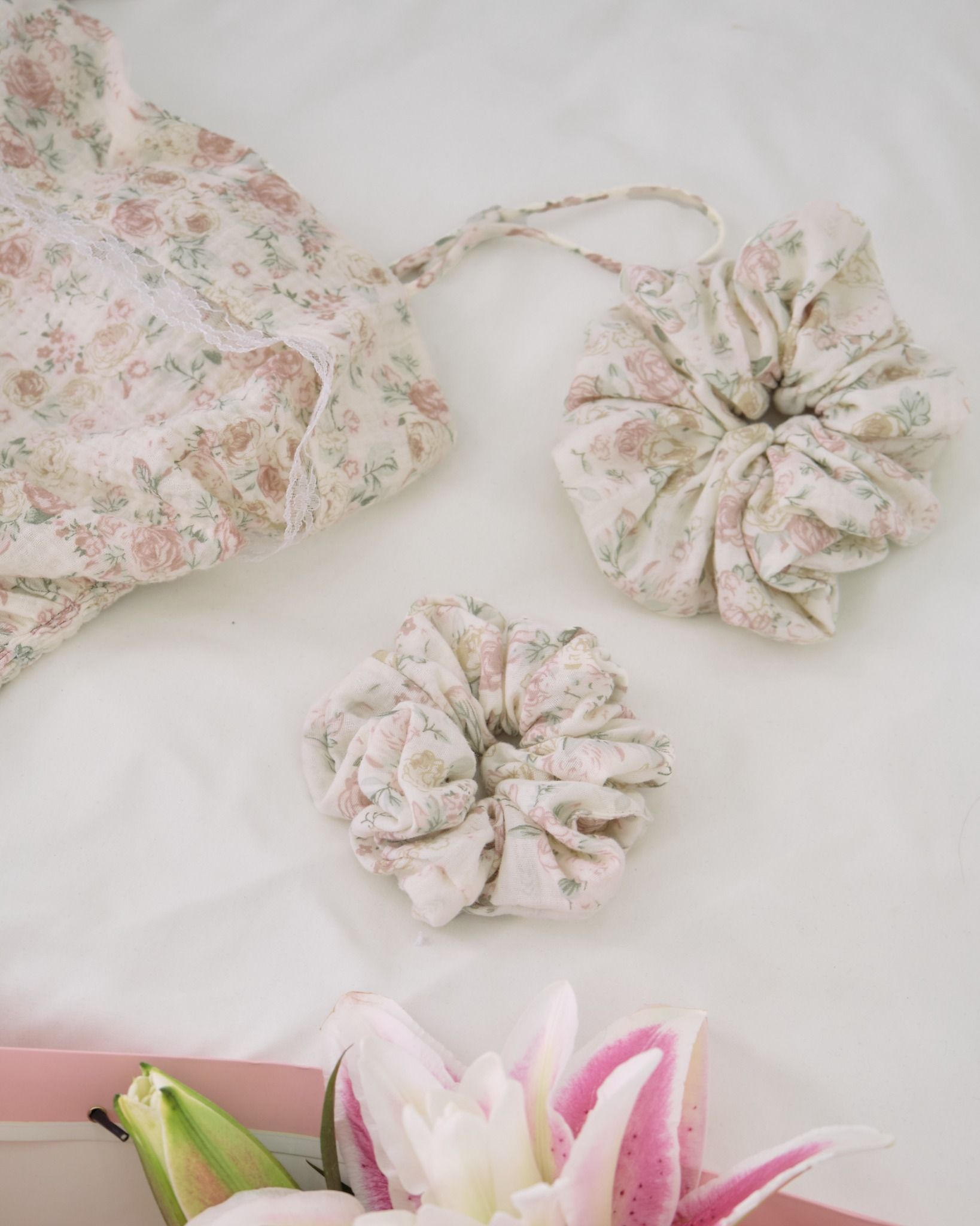 R&S VINTAGE ROSE SCRUNCHIES