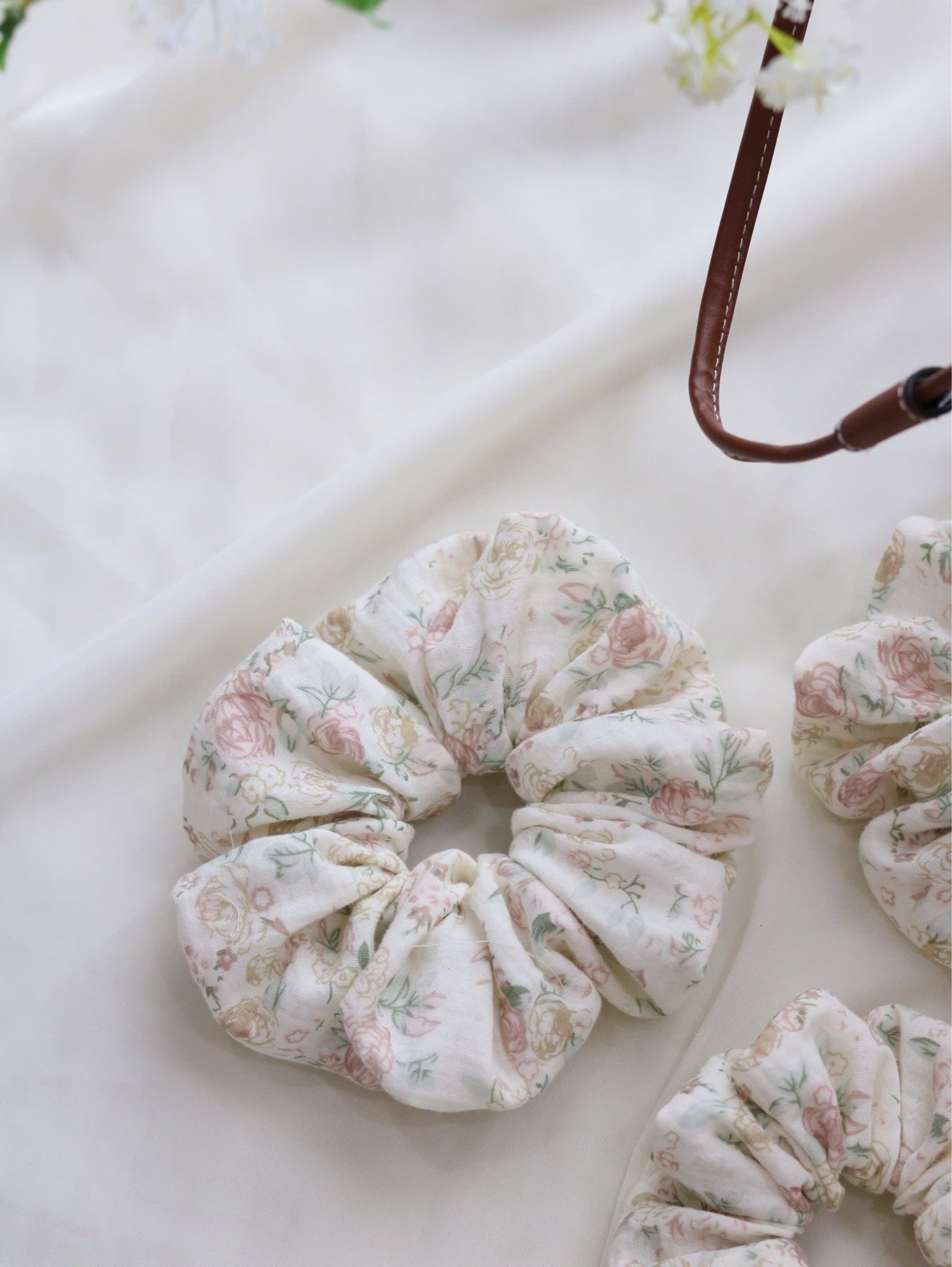 R&S VINTAGE ROSE SCRUNCHIES