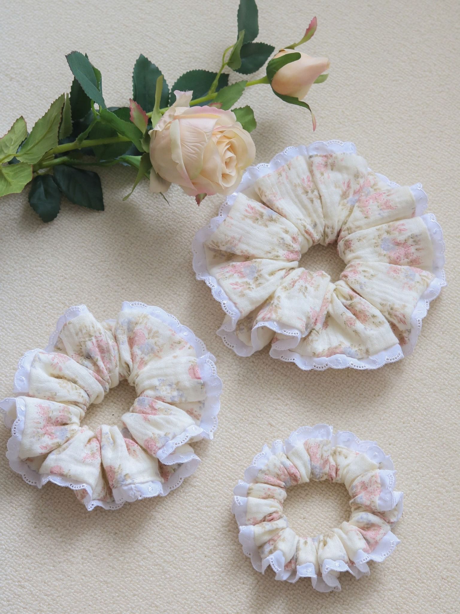 R&S FLORAL SCRUNCHIES