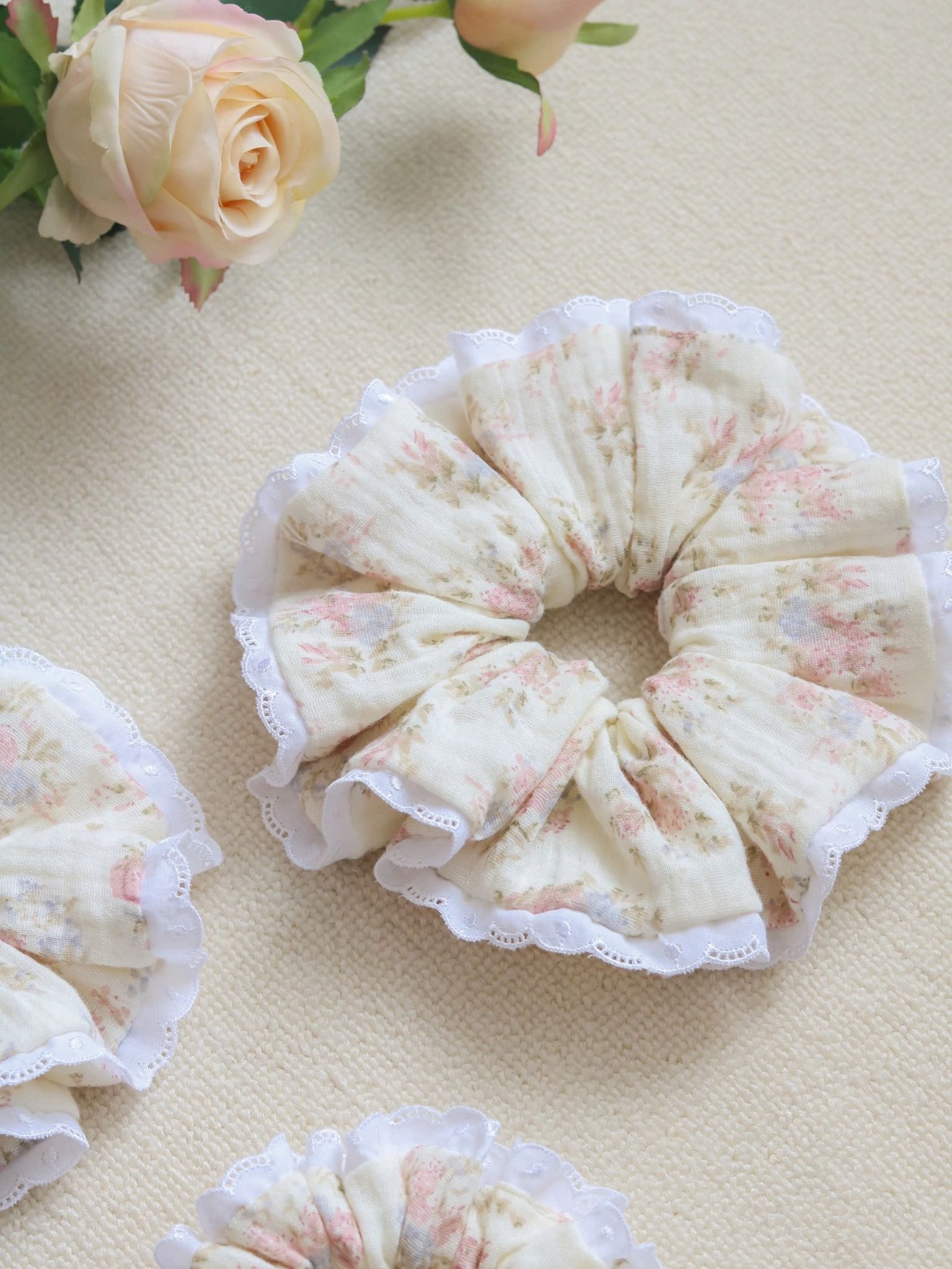 R&S FLORAL SCRUNCHIES