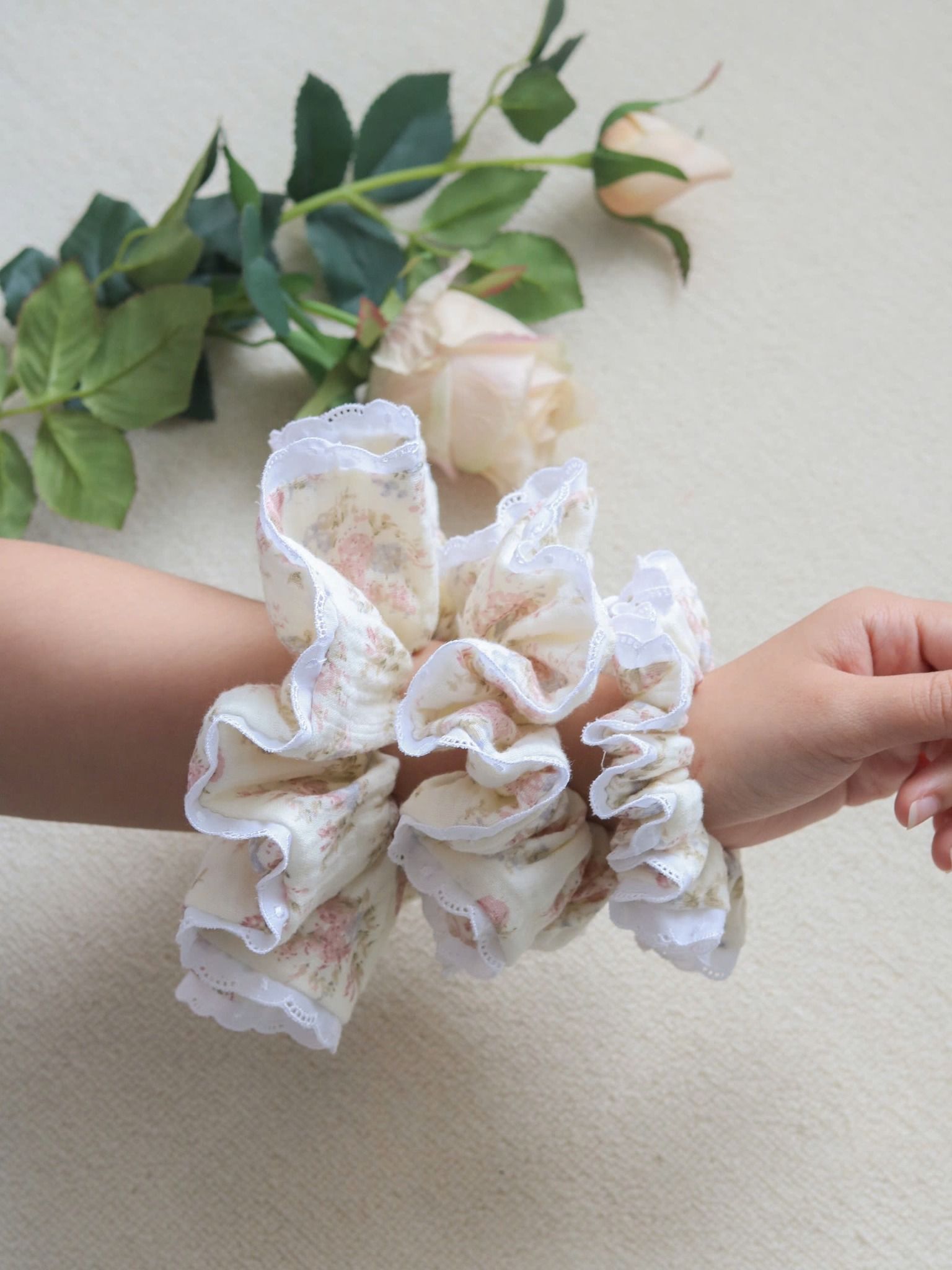 R&S FLORAL SCRUNCHIES