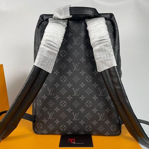 Balo Louis Vuitton nam màu đen nắp đậy cài khóa