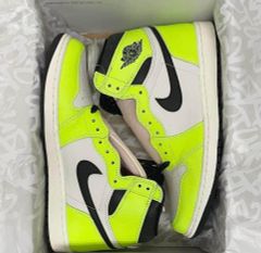 Nike Air Jordan 1 High OG Volt 555088 702