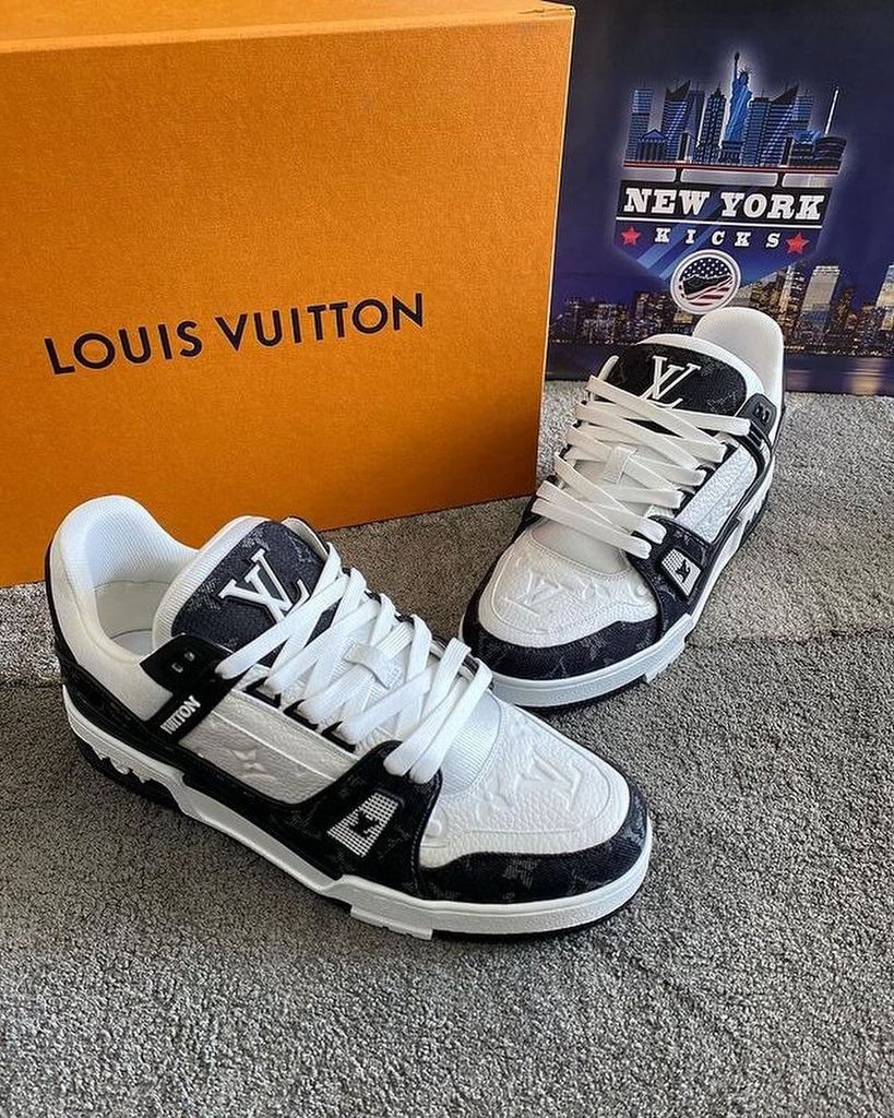 LV Trainer Sneaker Black White 1A9JG7