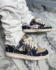 SB Dunk Low Travis Scott CT5053 001