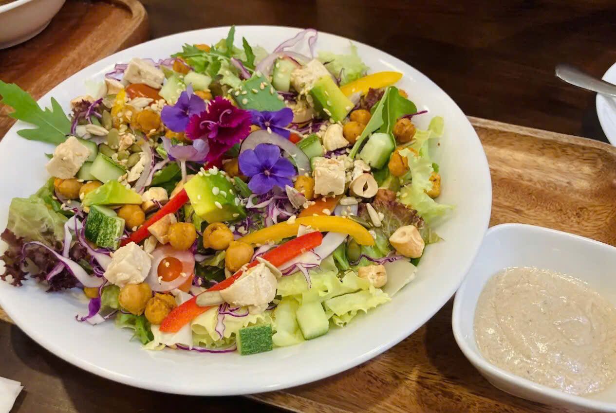 GREEN GREEN SALAD