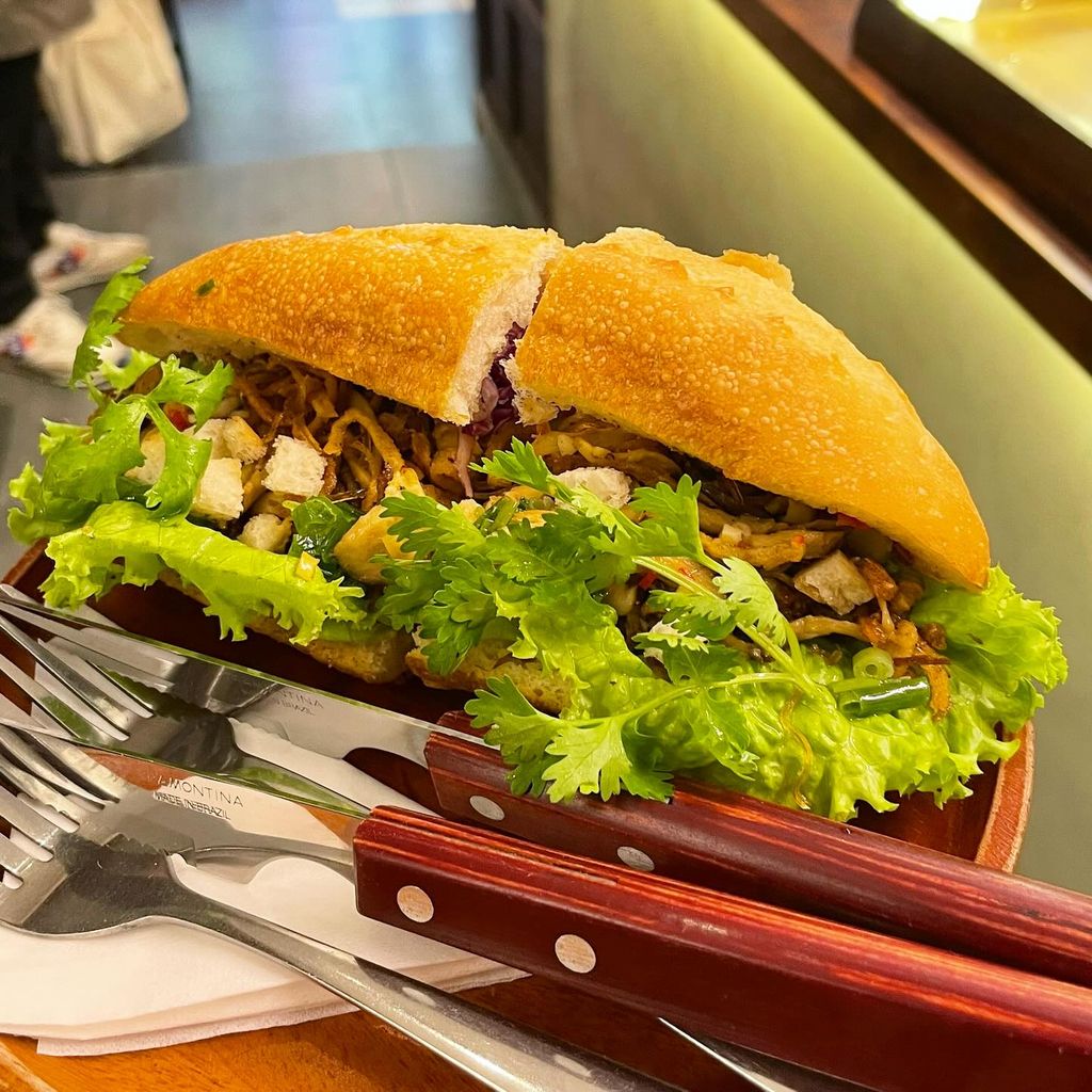 SOURDOUGH BÁNH MÌ BAKED MUSHROOM