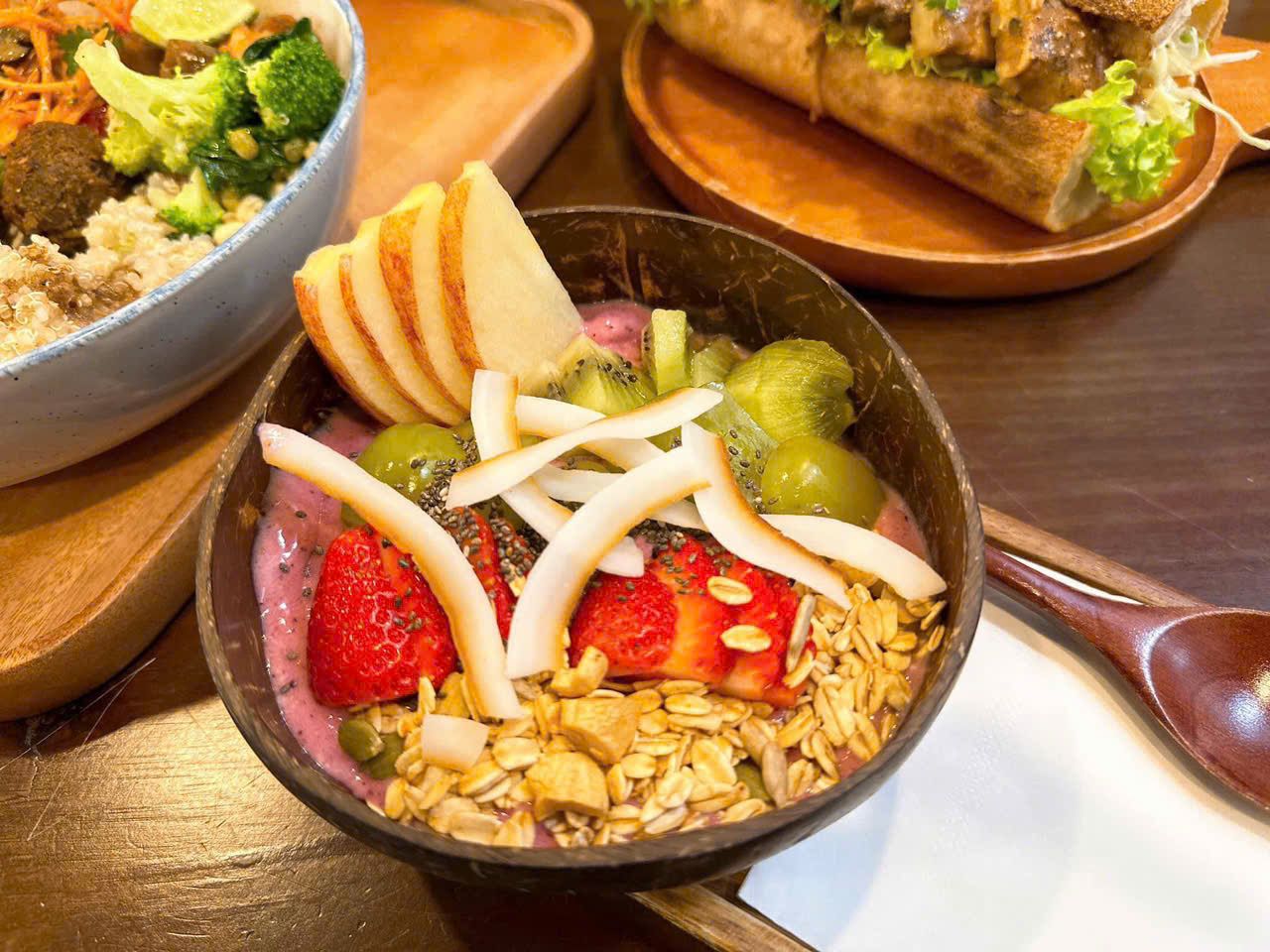 BERRY BOWL