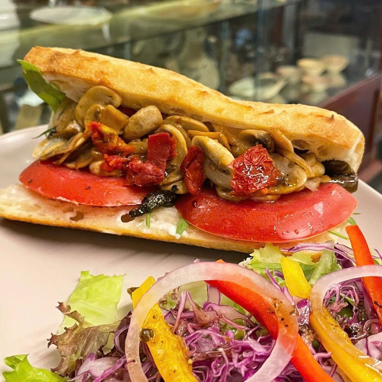 ROASTED VEGGIES & MUSHROOM BAGUETTE
