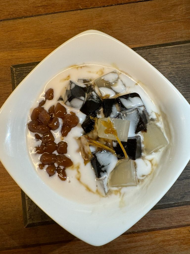 GRASS JELLY WITH BOBA - THẠCH XƯƠNG XÁO TRÂN CHÂU
