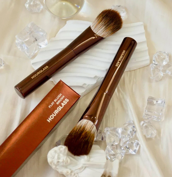 Cọ má hồng Hourglass Flat Blush Brush