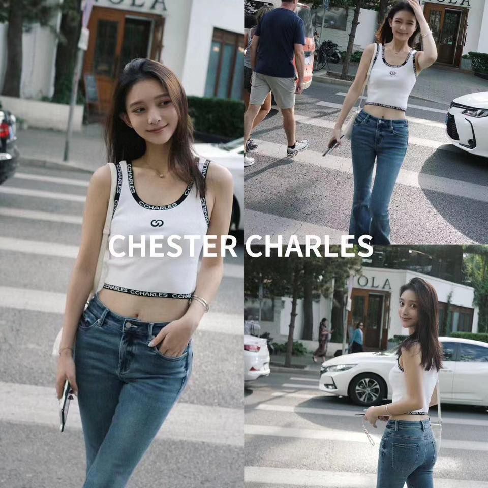 Tank top trắng viền đen chữ chạy
