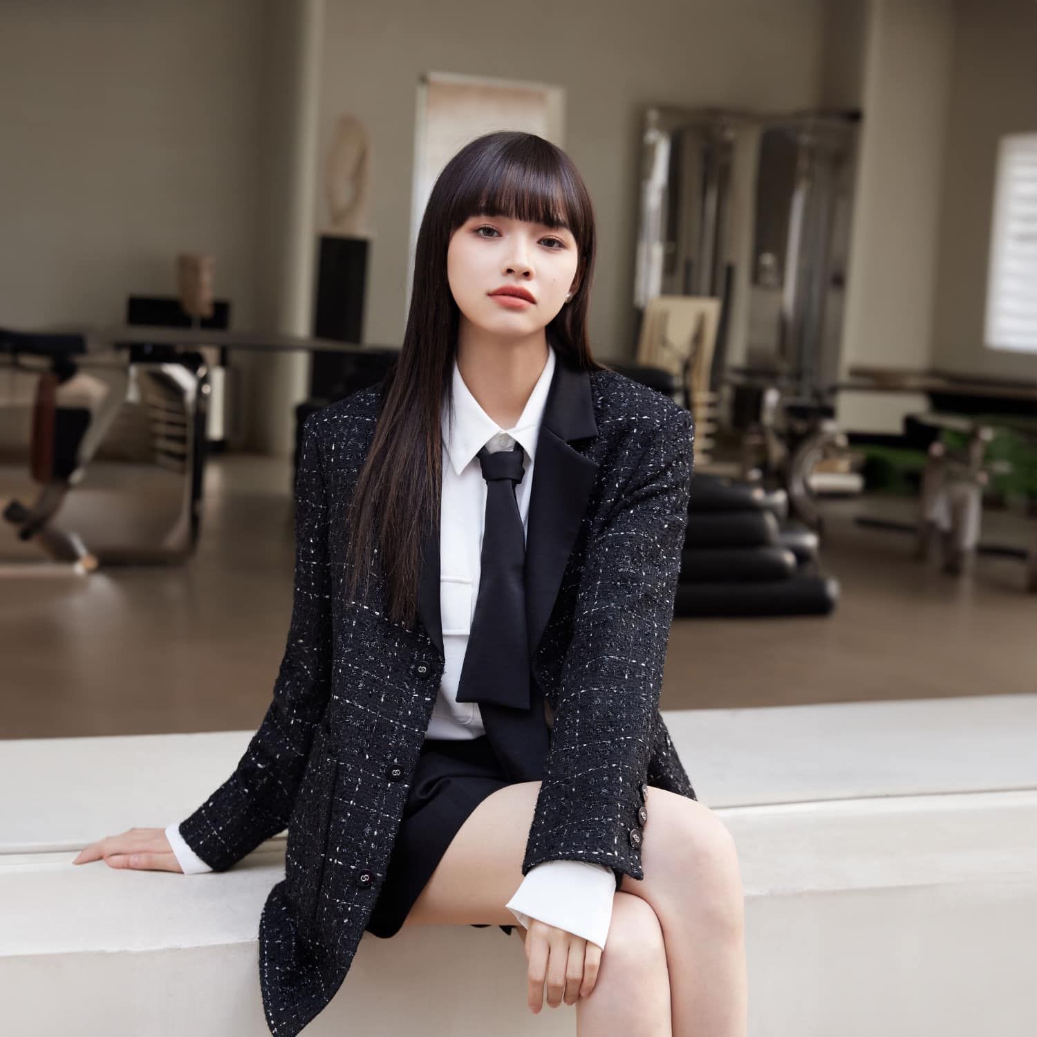 Áo vest dạ tweed đen dài - logo ngọc