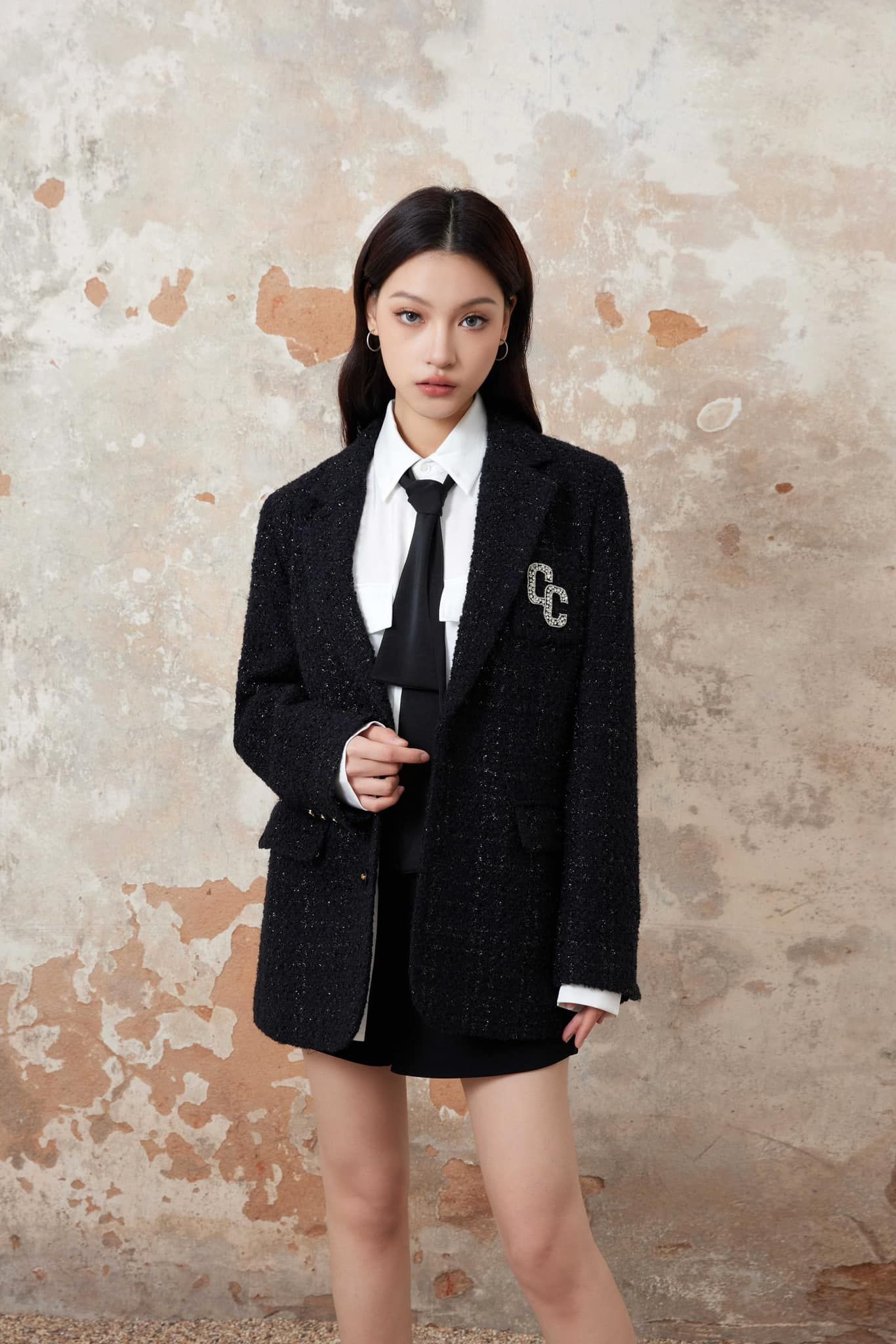 Áo dạ Tweed đen Logo CC đính đá ngực trái