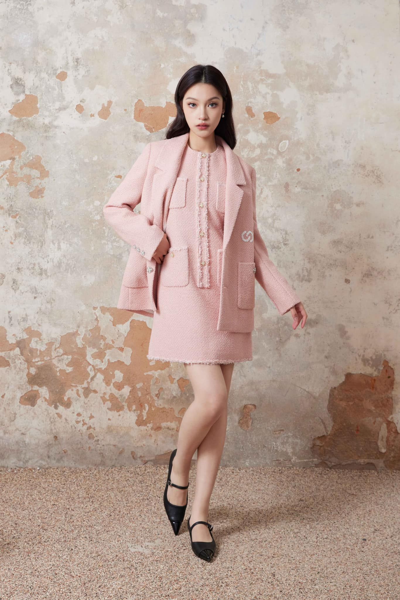 Váy tweed hồng, 4 túi