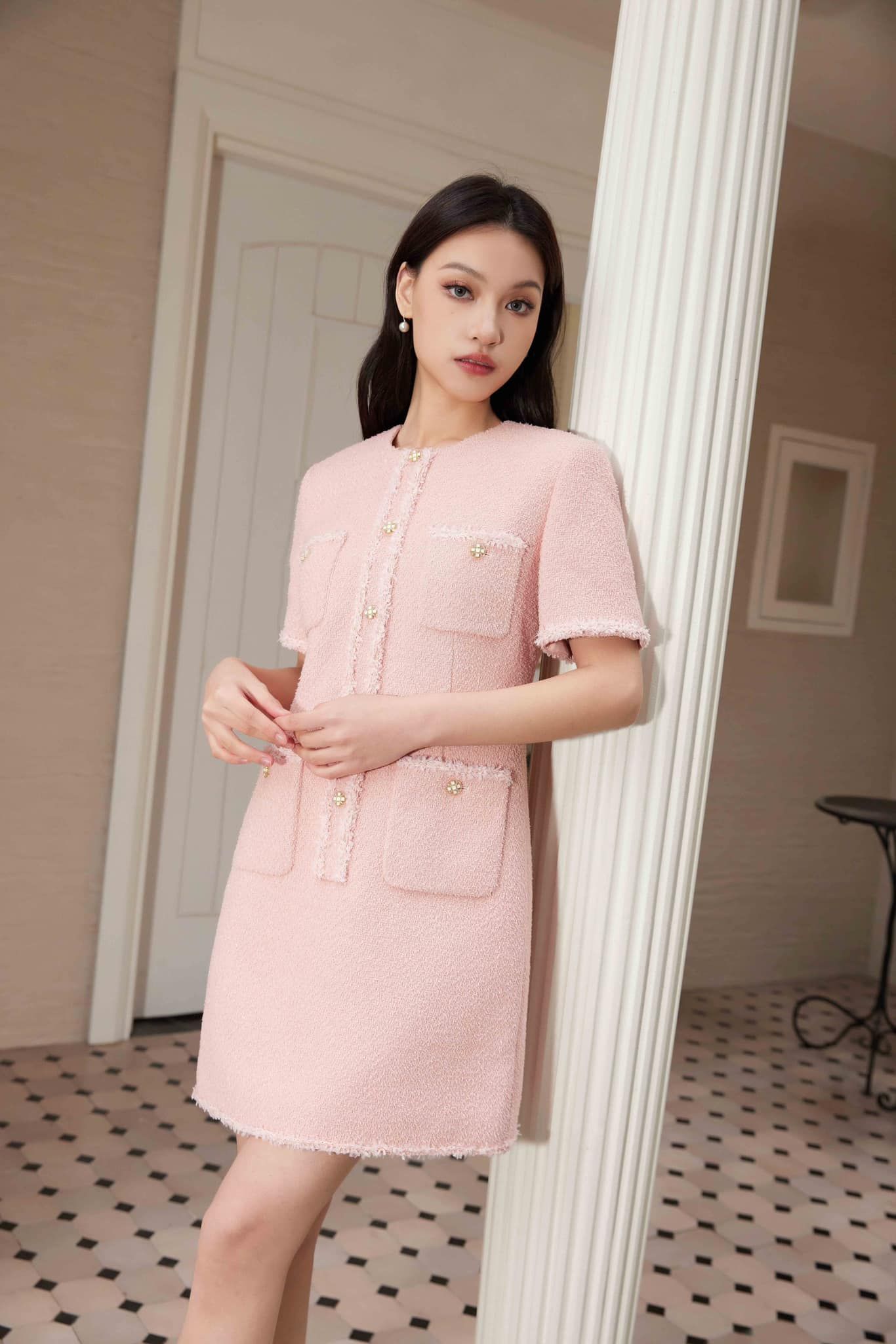 Váy tweed hồng, 4 túi