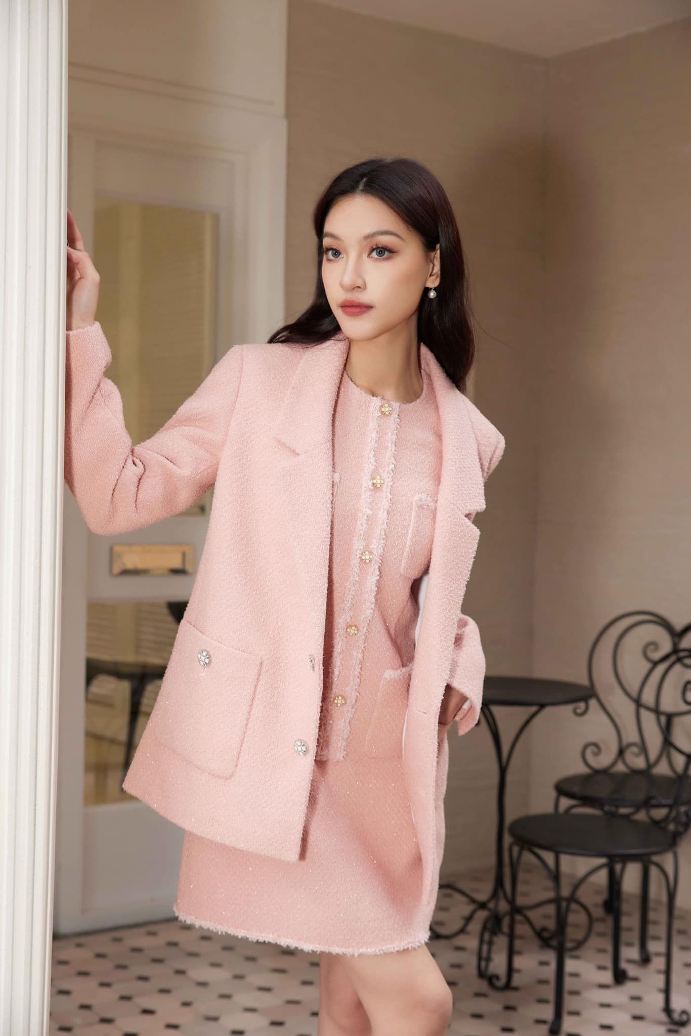 Váy tweed hồng, 4 túi