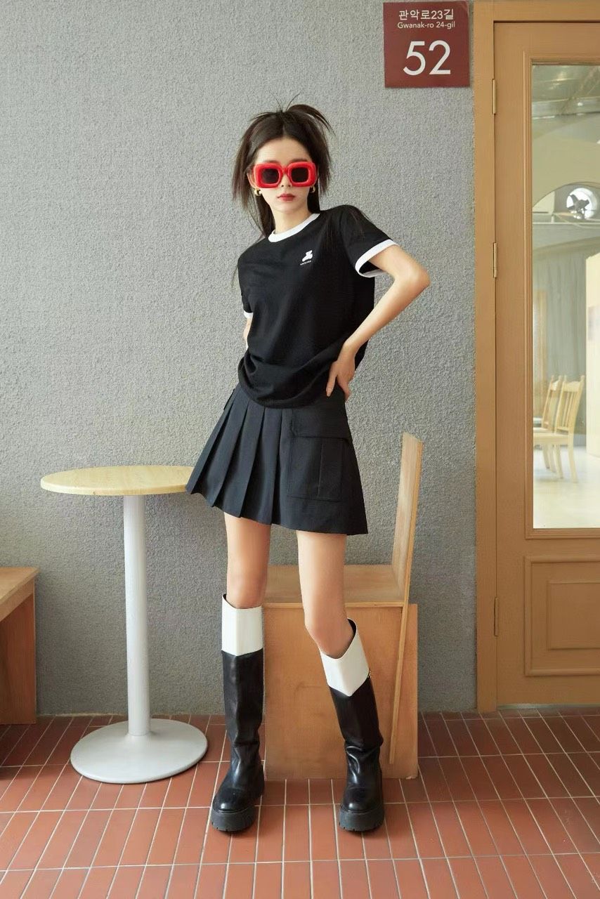 Áo phông đen gấu trắng nhỏ