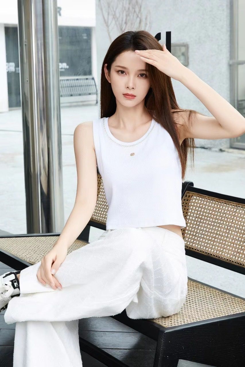 Áo tank top, viền ren