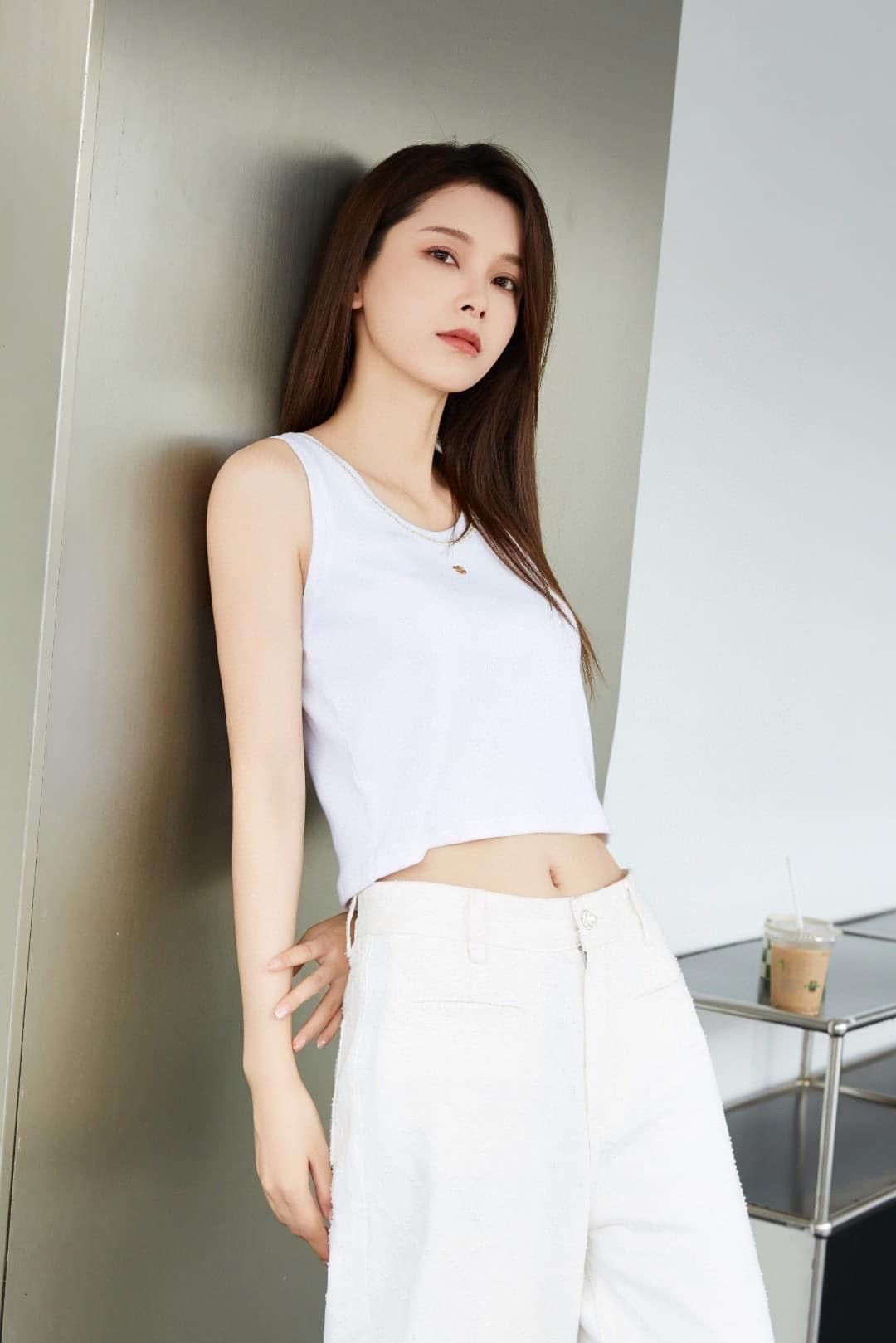Áo tank top, viền ren