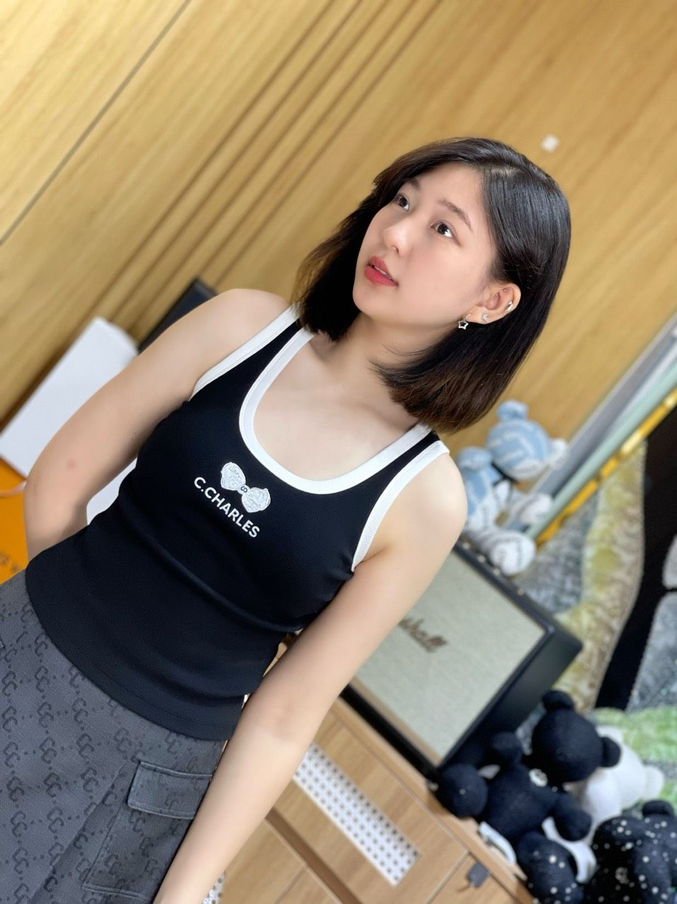 Tank top đen viền trắng - nơ ren