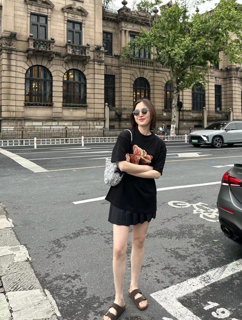 Áo phông đen gấu vàng đôi
