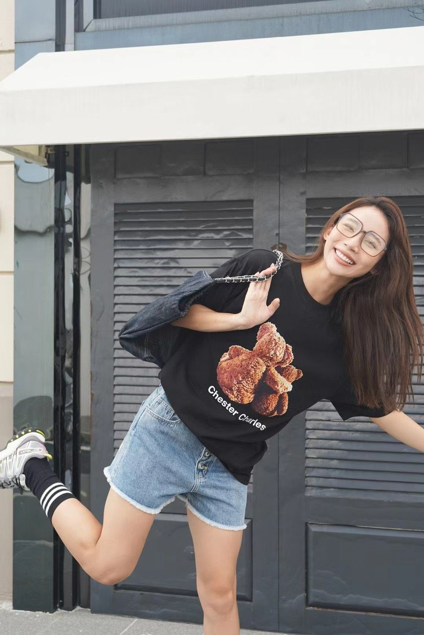 Áo phông đen gấu vàng đôi