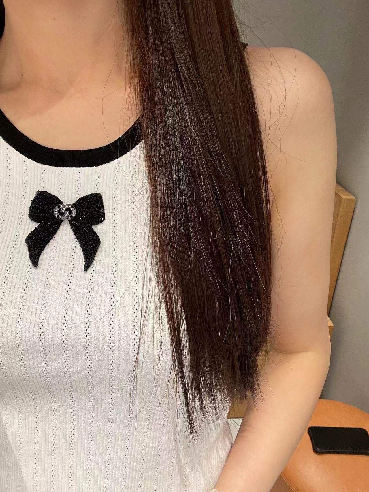 Áo 3 lỗ trắng viền đen - nơ xê quin
