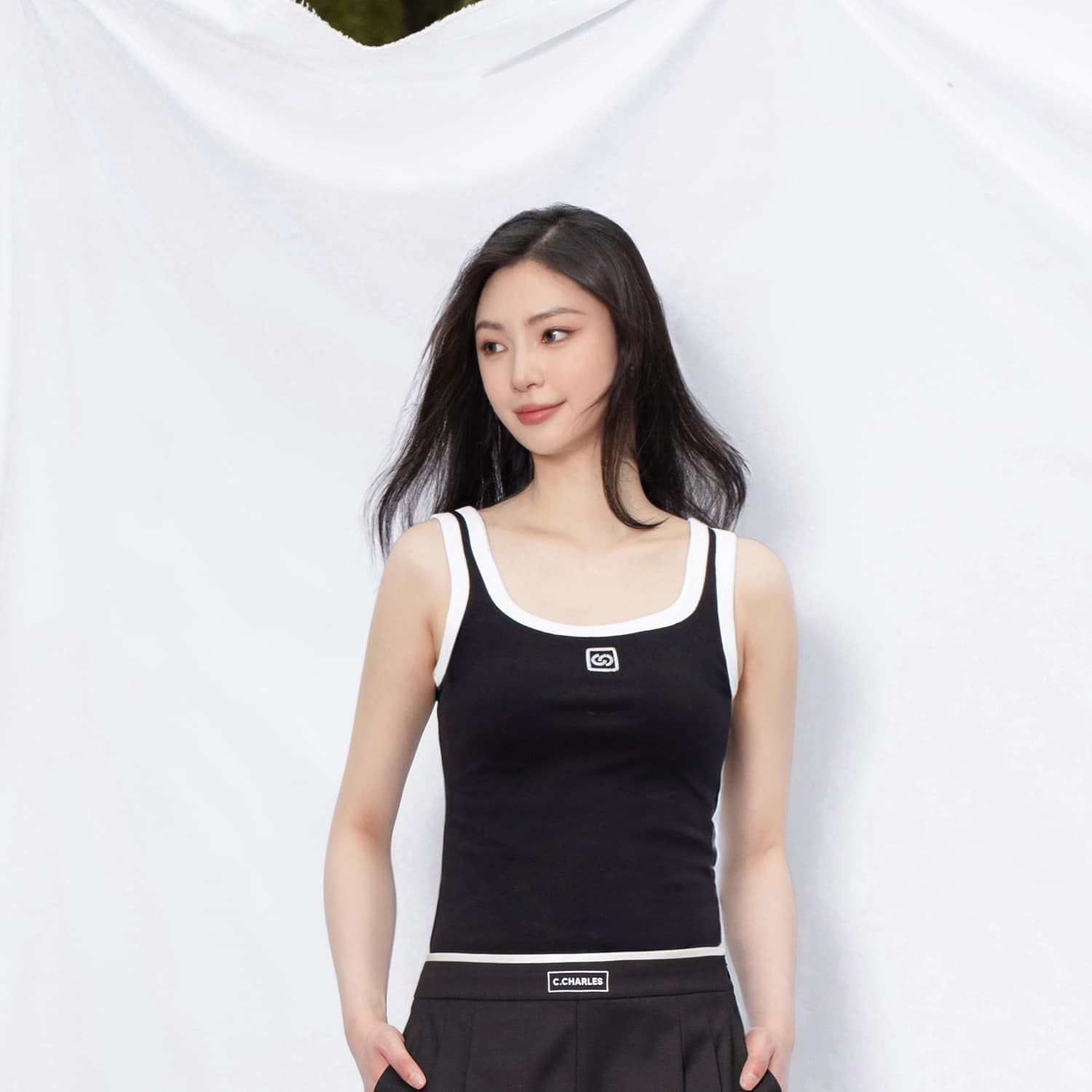Áo tank top đen viền trắng - logo vuông ngực