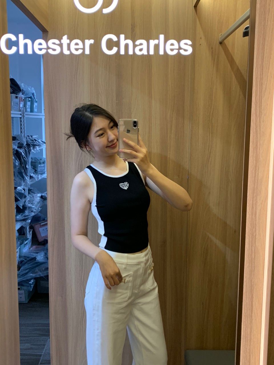 Tank top đen dọc sườn trắng - tim chữ trắng