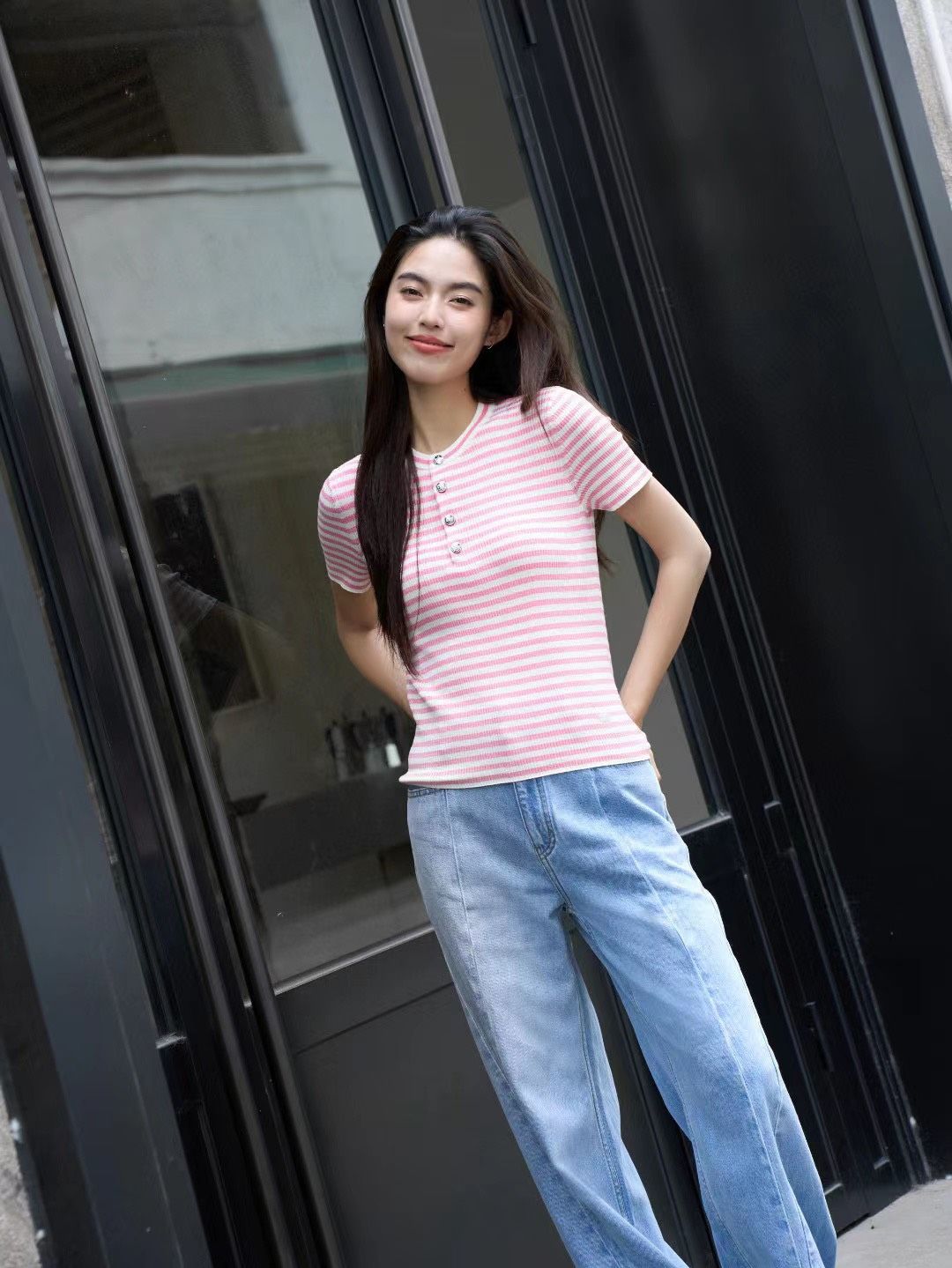 Quần jean xanh - vạt chéo