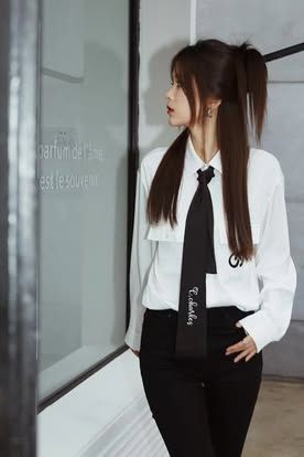 Áo sơ mi lụa cà vạt đen