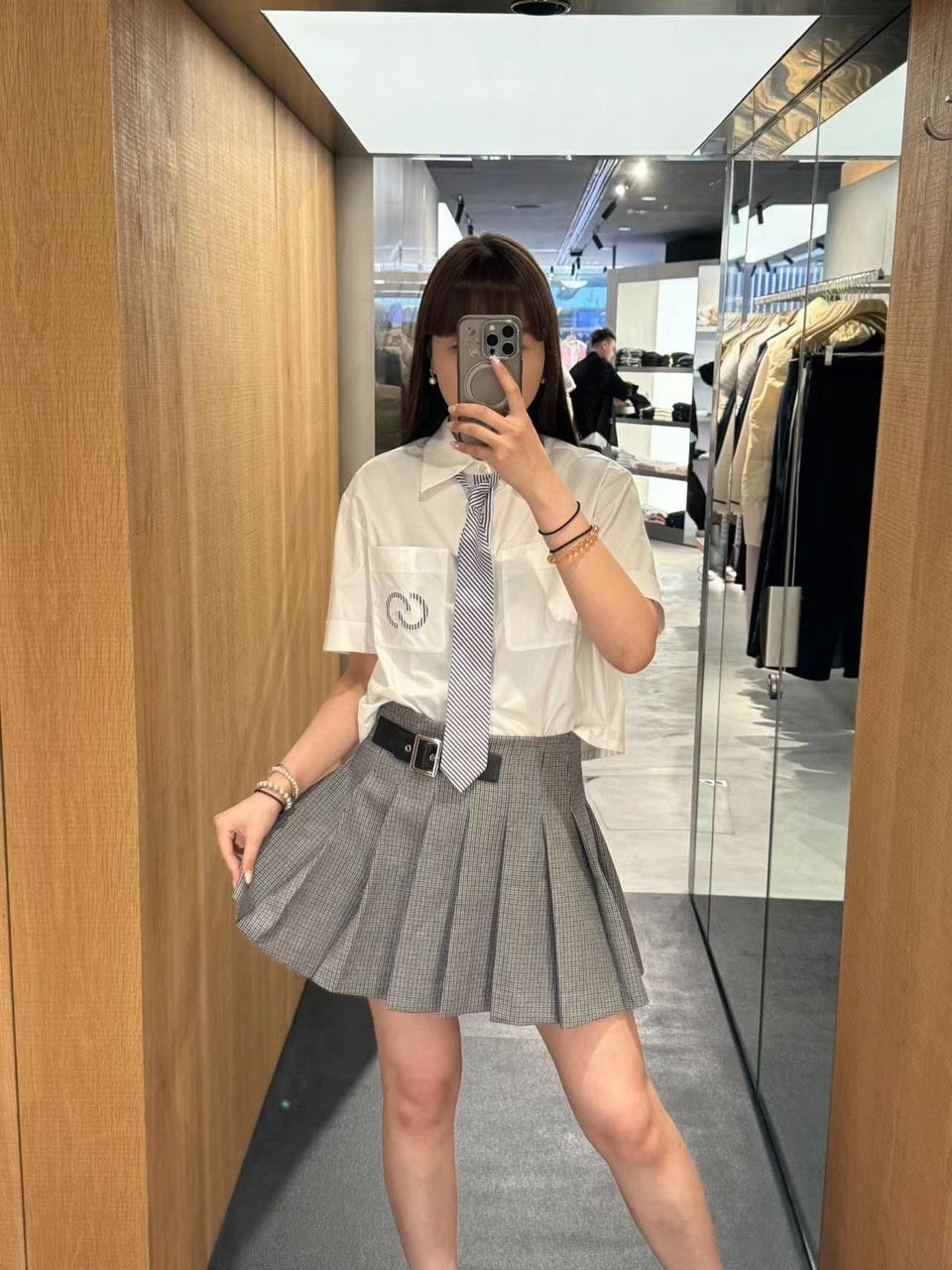 Sơ mi cà vạt kẻ xanh - dáng crop top